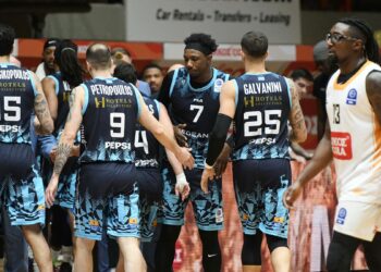 Εμφατικό πέρασμα του Κολοσσού από την Πάτρα - www.ertsports.gr