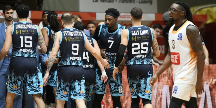 Εμφατικό πέρασμα του Κολοσσού από την Πάτρα - www.ertsports.gr