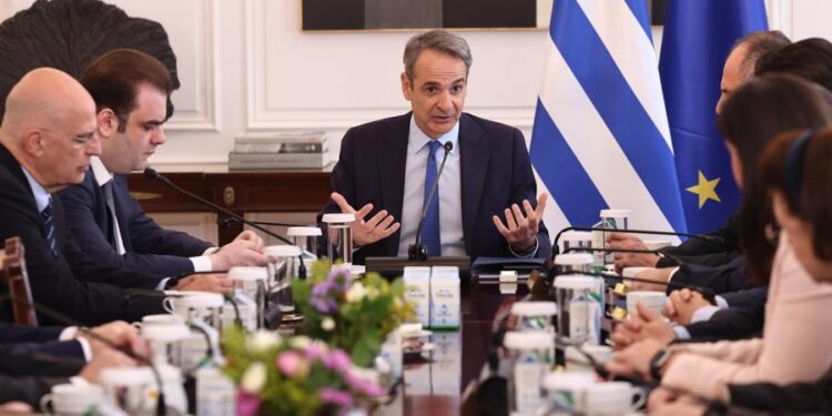 Η εισήγηση του Πρωθυπουργού στο Υπουργικό Συμβούλιο πριν από λίγο – Στα 920€ ο κατώτατος μισθός
