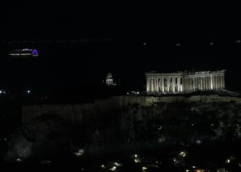 Έσβησαν τα φώτα της Ακρόπολης και του Κοινοβουλίου για την «Ώρα της Γης»