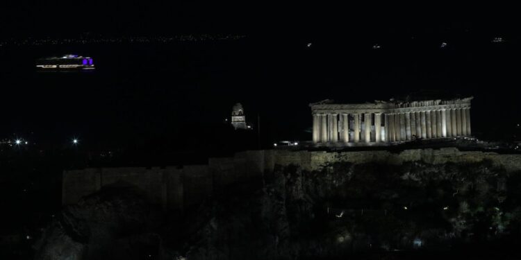 Έσβησαν τα φώτα της Ακρόπολης και του Κοινοβουλίου για την «Ώρα της Γης»