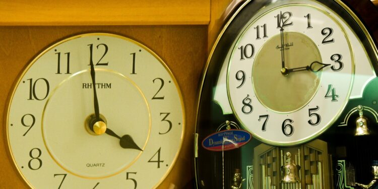 Άλλαξε η ώρα - Μία ώρα μπροστά τα ρολόγια - ertnews.gr