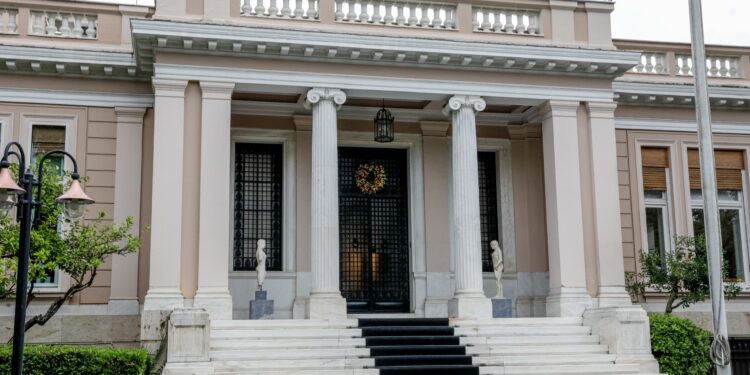 Εντός της εβδομάδας τα μέτρα στήριξης για την αντιμετώπιση των συνεπειών της κρίσης - «Όχι μέτρα τύπου fuel pass» ξεκαθαρίζει το Μαξίμου