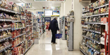 Μέτρα κατά της αισχροκέρδειας: Πώς θα εφαρμοστεί το πλαφόν σε τρόφιμα και καύσιμα