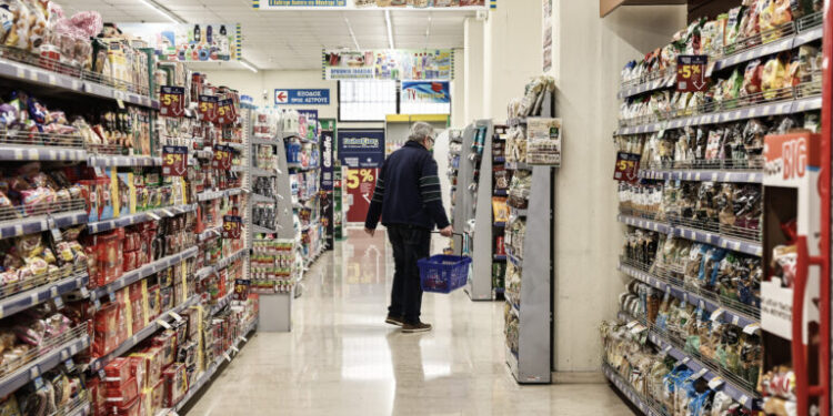 Μέτρα κατά της αισχροκέρδειας: Πώς θα εφαρμοστεί το πλαφόν σε τρόφιμα και καύσιμα