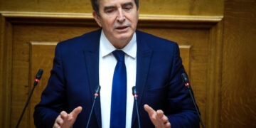 Χρυσοχοΐδης: Μηδενική ανοχή στην πώληση αλκοόλ και καπνού σε ανηλίκους