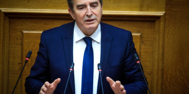 Χρυσοχοΐδης: Μηδενική ανοχή στην πώληση αλκοόλ και καπνού σε ανηλίκους