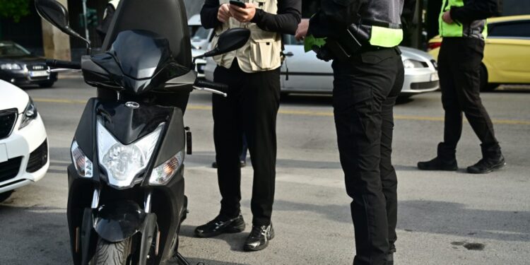 Συνελήφθη 23χρονος για επικίνδυνη οδήγηση: Αναρτούσε βίντεο στα social media με σούζες και ιλιγγιώδη ταχύτητα, εντοπίστηκε από αυτά