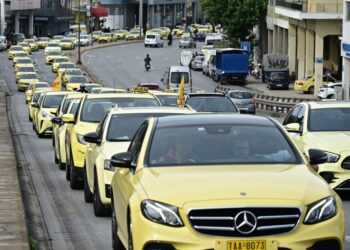 Προς πανελλαδική απεργιακή κινητοποίηση διαρκείας οι αυτοκινητιστές ταξί από αύριο Τρίτη
