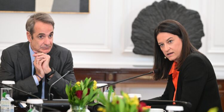 Την Πέμπτη η νέα αύξηση κατώτατου μισθού - Το ιστορικό των αυξήσεων και το πλέγμα μέτρων για την ενίσχυση του εισοδήματος