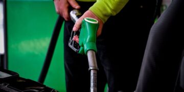 Πρ. Ένωσης Βενζινοπωλών Αττικής στο ΕΡΤnews: Προς κινητοποιήσεις οι πρατηριούχοι – «Πονηρό» το πλαφόν της κυβέρνησης – Στα 9,5 λεπτά το καθαρό κέρδος