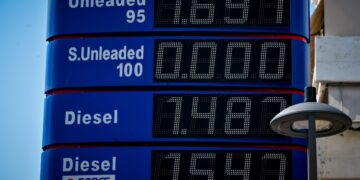 Με ποιον τρόπο διαμορφώνεται η τιμή καυσίμων στα νησιά - Τι προβλέπει η ειδική διάταξη