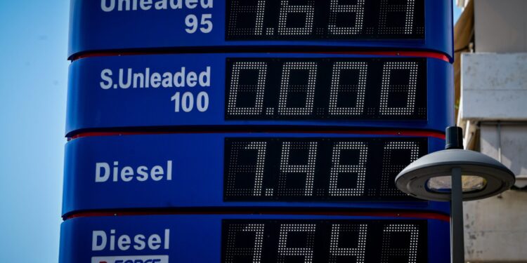 Με ποιον τρόπο διαμορφώνεται η τιμή καυσίμων στα νησιά - Τι προβλέπει η ειδική διάταξη