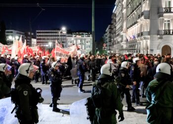 Συγκέντρωση διαμαρτυρίας στο Σύνταγμα για τον πόλεμο στη Μέση Ανατολή - ertnews.gr