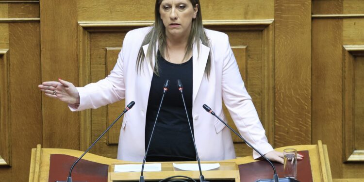 Σφοδρή κόντρα Γεωργιαδή - Κωνσταντοπούλου στη Βουλή για ένα κρακεράκι