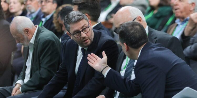 Συνέδριο ΠΑΣΟΚ: Εγκρίθηκαν οι αλλαγές σε πρόγραμμα και πολιτικές θέσεις – Στόχος το bonus των 50 εδρών, λέει ο Ανδρουλάκης