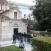 Μαρινέλλα: Στη Μητρόπολη Αθηνών η σορός της – Πλήθος κόσμου στο τελευταίο αντίο