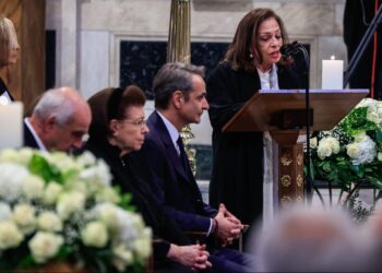 Κηδεία Μαρινέλλας: Οι συγκλονιστικοί επικήδειοι Αλεξίου και Νταλάρα – «Αυτή η φωνή από ποια κρυστάλλινη πηγή γεννήθηκε;»