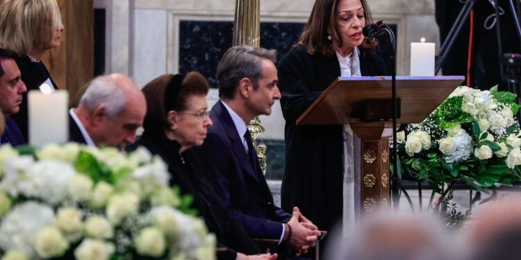 Κηδεία Μαρινέλλας: Οι συγκλονιστικοί επικήδειοι Αλεξίου και Νταλάρα – «Αυτή η φωνή από ποια κρυστάλλινη πηγή γεννήθηκε;»