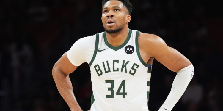 Χωρίς Γιάννη απέναντι στους Χοκς οι Μπακς - www.ertsports.gr