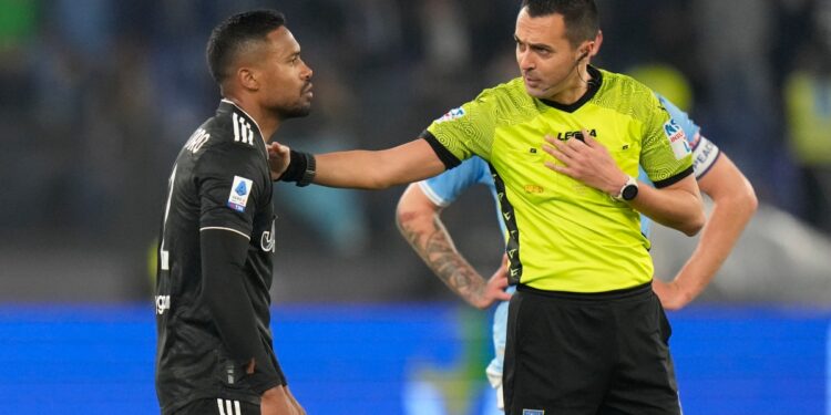 Χτύπησε και τέθηκε εκτός από τα φιλικά της Βραζιλίας ο Άλεξ Σάντρο - www.ertsports.gr