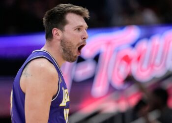 Ντόντσιτς λαμπρός, οδηγεί τους Λέικερς - www.ertsports.gr