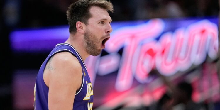 Ντόντσιτς λαμπρός, οδηγεί τους Λέικερς - www.ertsports.gr