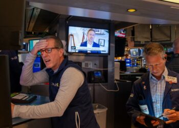 Kαταρρέουν τα χρηματιστήρια – «Διακόπτης ασφαλείας» στη Νότια Κορέα μετά την πτώση 11%