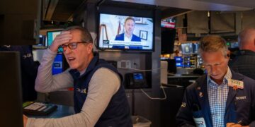 Kαταρρέουν τα χρηματιστήρια – «Διακόπτης ασφαλείας» στη Νότια Κορέα μετά την πτώση 11%