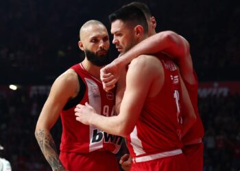 Στην "αρένα" του ΣΕΦ επιβίωσε ο πιο σκληρός - www.ertsports.gr