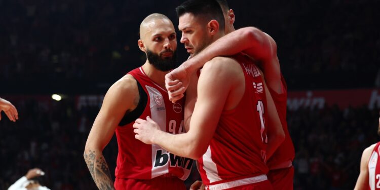 Στην "αρένα" του ΣΕΦ επιβίωσε ο πιο σκληρός - www.ertsports.gr