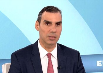 Μ. Θεμιστοκλέους στο ΕΡΤnews Radio 105,8: 5.000 νέες μόνιμες θέσεις και 3.000 επικουρικό προσωπικό στο ΕΣΥ το ’26 – Μειώθηκε σε 4,5 ώρες από 9 η αναμονή στα ΤΕΠ