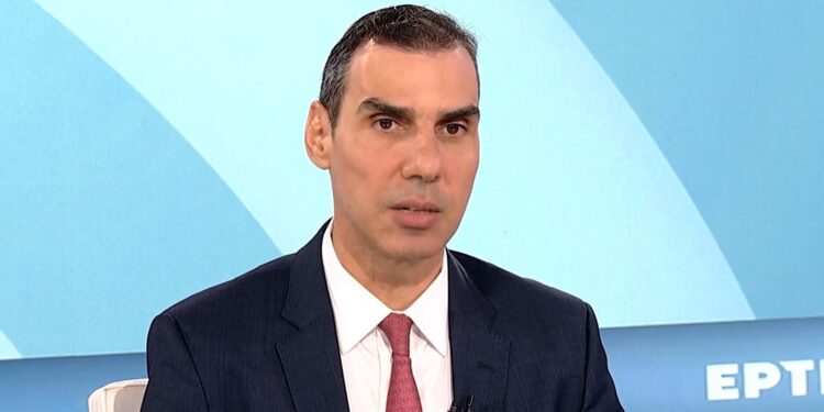 Μ. Θεμιστοκλέους στο ΕΡΤnews Radio 105,8: 5.000 νέες μόνιμες θέσεις και 3.000 επικουρικό προσωπικό στο ΕΣΥ το ’26 – Μειώθηκε σε 4,5 ώρες από 9 η αναμονή στα ΤΕΠ