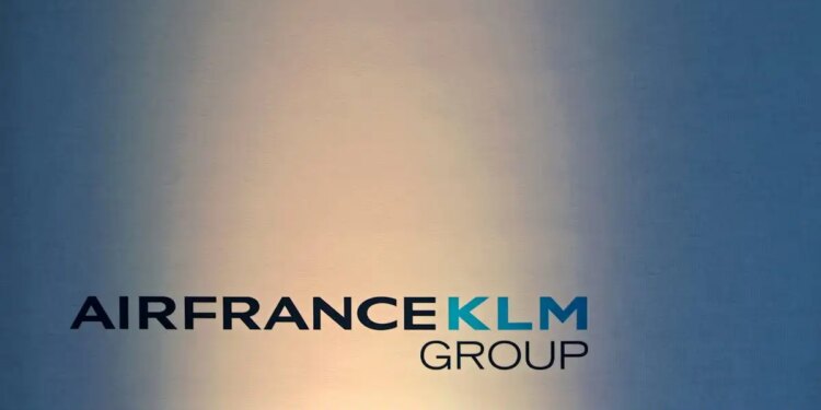 Πιο ακριβά θα είναι τα αεροπορικά εισιτήρια της Air France και της KLM εξαιτίας της αύξησης της τιμής των καυσίμων