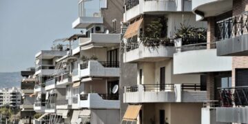 Κτηματαγορά: Μειωμένες οι εισπράξεις φόρων από τις μεταβιβάσεις αυξημένες από τις γονικές παροχές