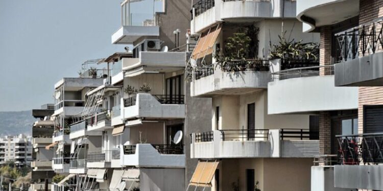 Κτηματαγορά: Μειωμένες οι εισπράξεις φόρων από τις μεταβιβάσεις αυξημένες από τις γονικές παροχές