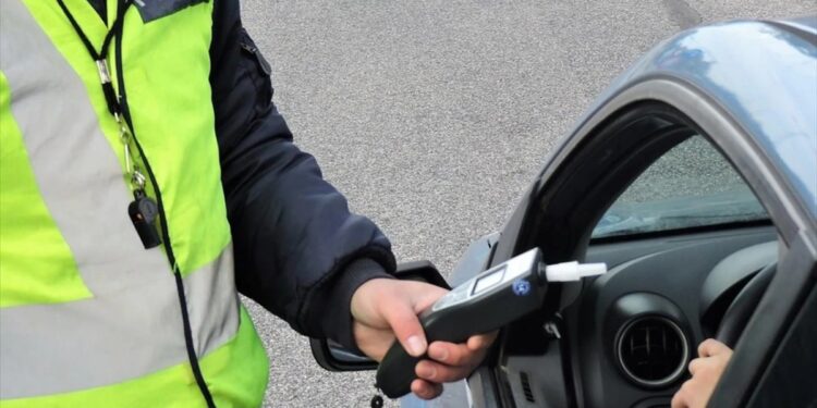 Πειραιάς: Μεθυσμένος οδηγός προκάλεσε ζημιές σε τέσσερα σταθμευμένα αυτοκίνητα