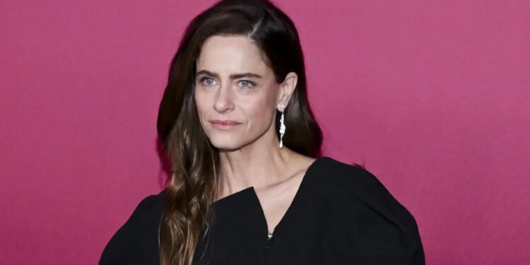 Η ηθοποιός Αμάντα Πιτ αποκάλυψε ότι διαγνώσθηκε με καρκίνο του στήθους