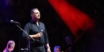 «Το μουσικό σύστημα υποστηρίζει πράγματα που υποτιμούν τη γυναίκα και υμνούν την παράνομη ζωή»