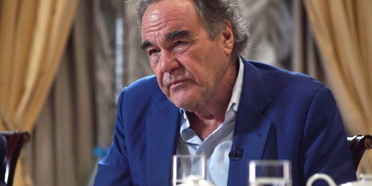 Όλιβερ Στόουν: Τώρα πόλεμος στο Ιράν, δεν μαθαίνουμε ποτέ το μάθημά μας