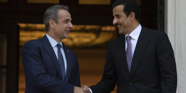 Τηλεφωνική επικοινωνία Μητσοτάκη με τον Εμίρη του Κατάρ για τις εξελίξεις στη Μέση Ανατολή