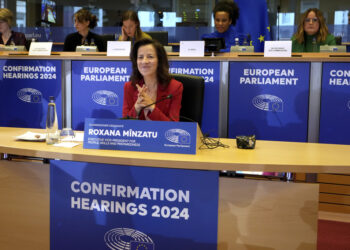 Στην Ελλάδα για την Εθνική Κοινωνική Συμφωνία η εκτελεστική αντιπρόεδρος της ΕΕ Ροξάνα Μινζάτου