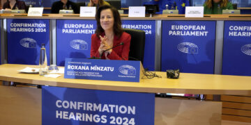 Στην Ελλάδα για την Εθνική Κοινωνική Συμφωνία η εκτελεστική αντιπρόεδρος της ΕΕ Ροξάνα Μινζάτου