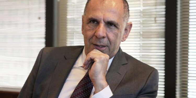 Γεραπετρίτης από Λιβύη: Ενίσχυση διμερούς συνεργασίας σε εμπόριο, μετανάστευση και θαλάσσιες ζώνες – Εγκαίνια για το ελληνικό προξενείο στη Βεγγάζη