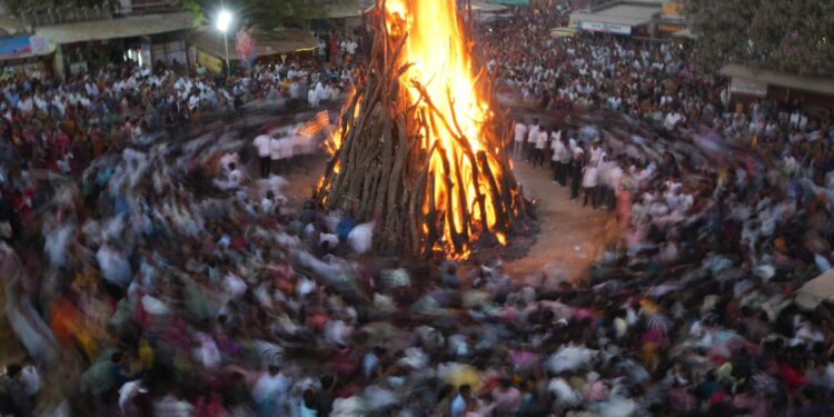 Τι πρέπει να γνωρίζετε για το Χόλι, το ινδουιστικό φεστιβάλ των χρωμάτων