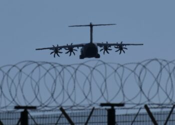 Ενισχύεται η άμυνα της Κύπρου: Φτάνουν οι φρεγάτες «Κίμων», «Ψαρά» και το βρετανικό αντιτορπιλικό HMS Dragon