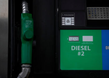 Πετρέλαιο: Το βαρέλι WTI ξεπερνά τα 100 δολάρια