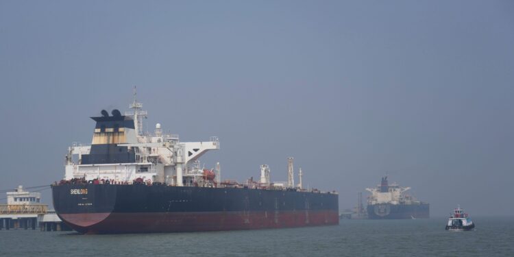 Στενά του Ορμούζ: Οι εναλλακτικές διαδρομές που αναζητούν οι αγορές - Η ανάλυση της Κατερίνας Χριστοφιλίδου