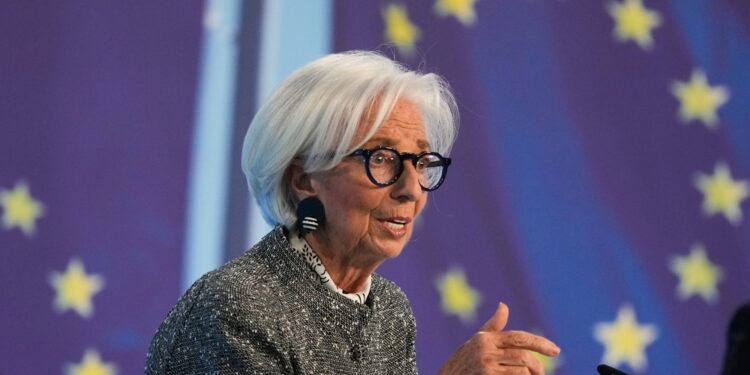 Έκκληση Λαγκάρντ για τη λήψη μέτρων για την ενίσχυση της οικονομίας - Τα σενάρια για ΑΕΠ και πληθωρισμό