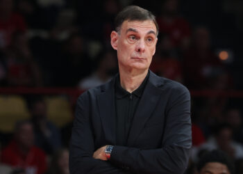 Η 12άδα του Ολυμπιακού απέναντι στη Βαλένθια - www.ertsports.gr